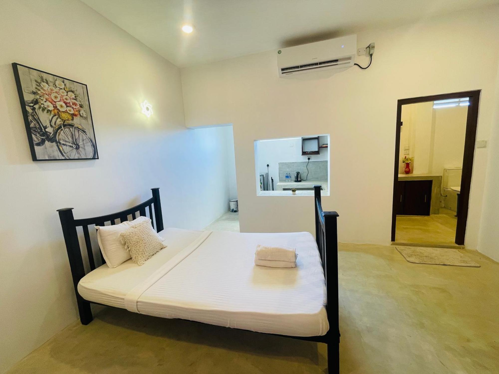 Bed & Breakfast Lawrence Weligama