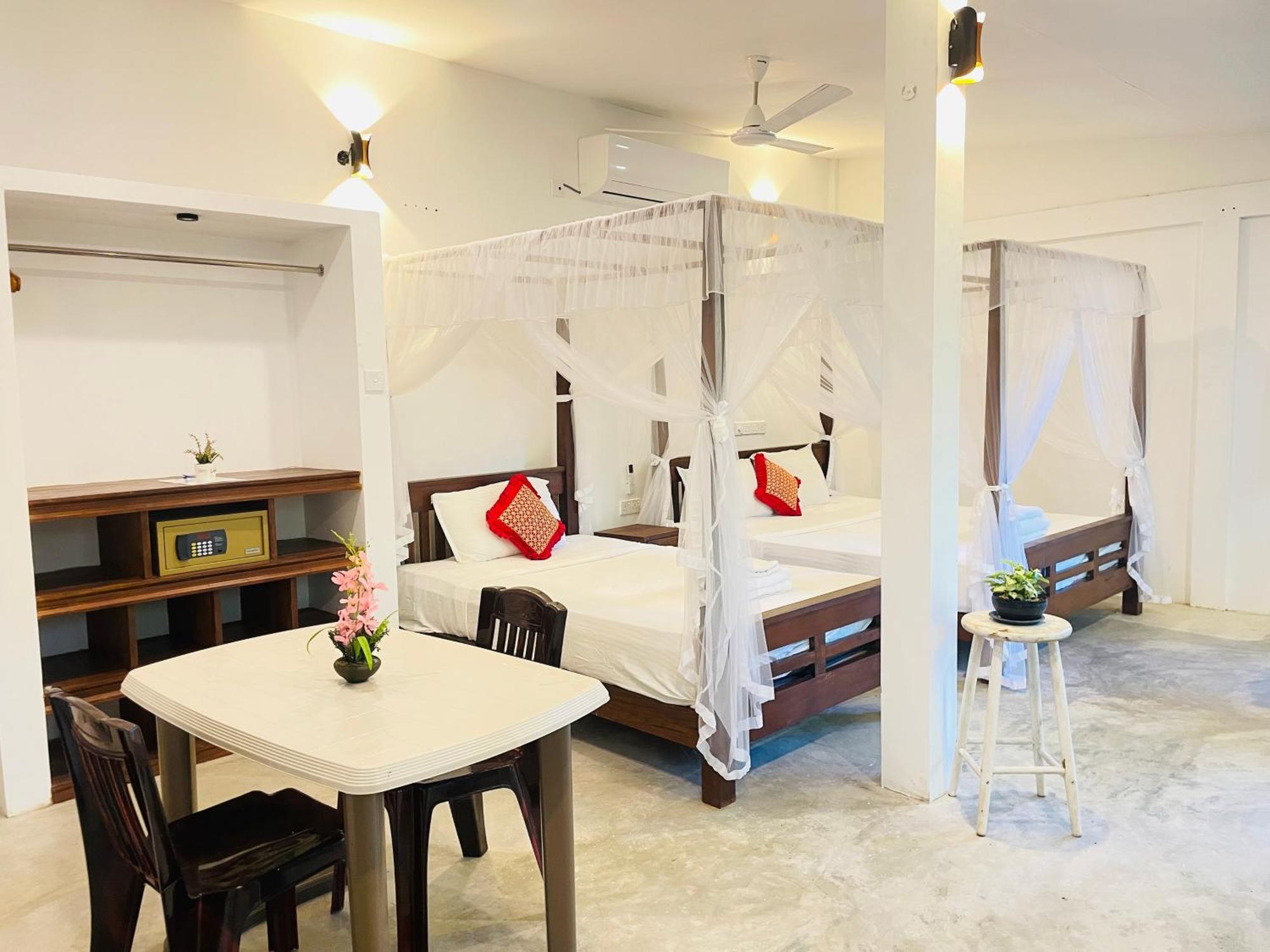 Bed & Breakfast Lawrence Weligama