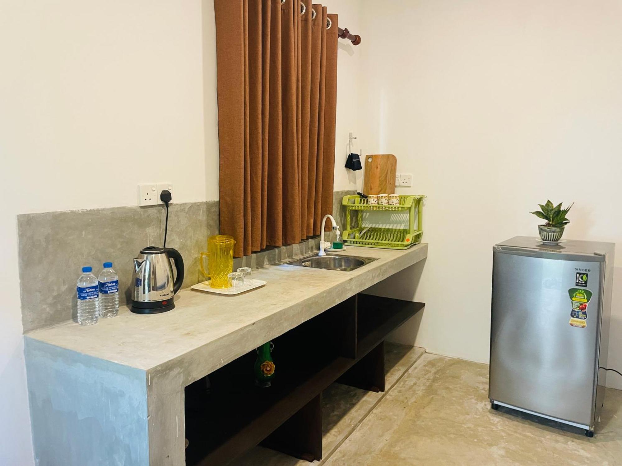 Bed & Breakfast Lawrence Weligama